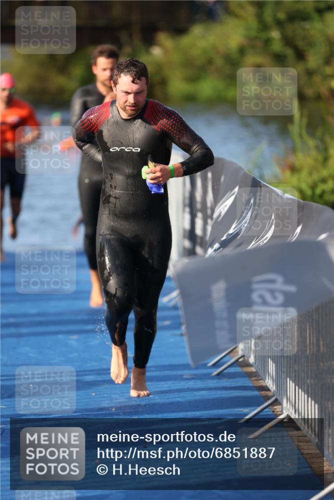 25.08.2024 - Elbe Triathlon Hamburg H.Heesch http://msf.ph/oto/6851887 25.08.2024 08:59:50 Schwimmen 209, 222, 274, 278, 311 meine-sportfotos.de