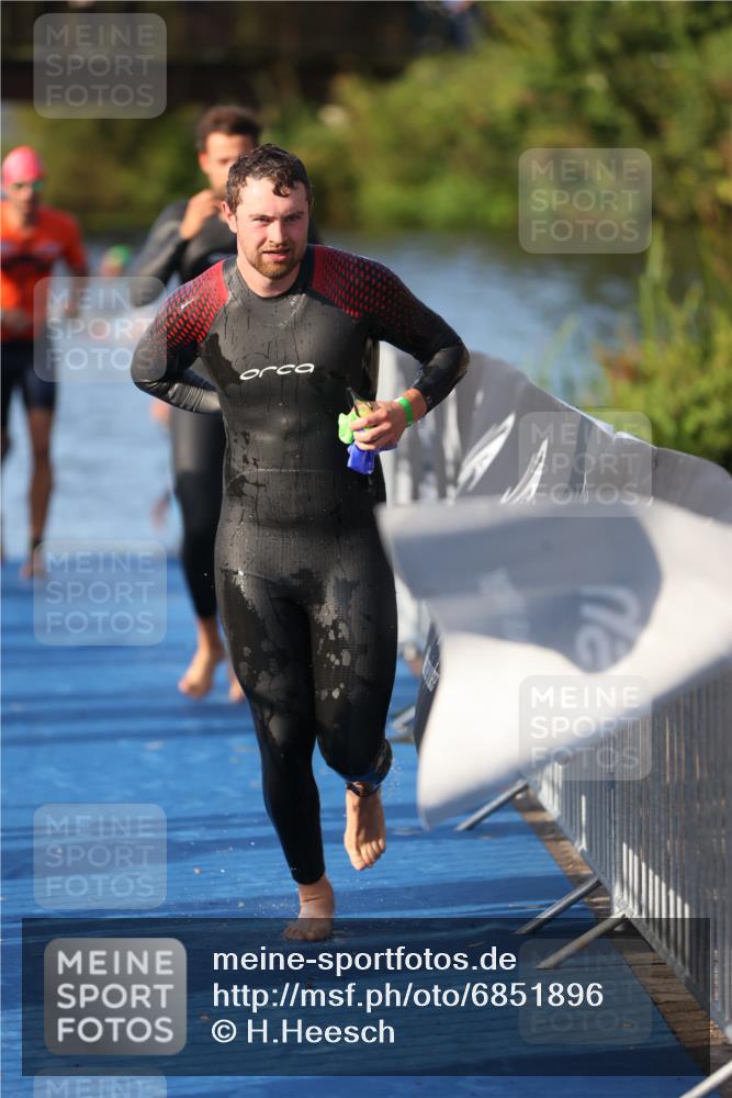 25.08.2024 - Elbe Triathlon Hamburg H.Heesch http://msf.ph/oto/6851896 25.08.2024 08:59:51 Schwimmen 209, 222, 274, 311 meine-sportfotos.de