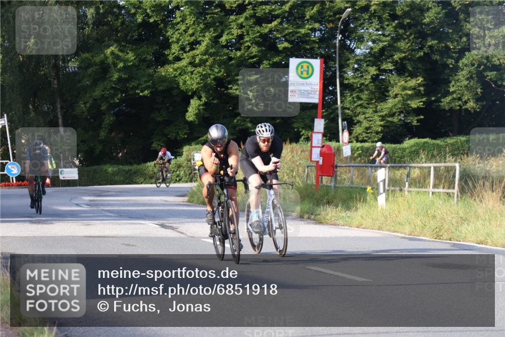 25.08.2024 - Elbe Triathlon Hamburg Fuchs,  Jonas http://msf.ph/oto/6851918 25.08.2024 09:15:29 Radfahren 146, 264, 312, 302 meine-sportfotos.de