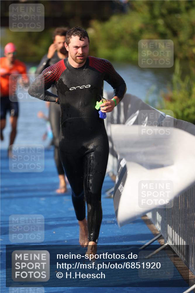 25.08.2024 - Elbe Triathlon Hamburg H.Heesch http://msf.ph/oto/6851920 25.08.2024 08:59:51 Schwimmen 209, 222, 274, 311 meine-sportfotos.de