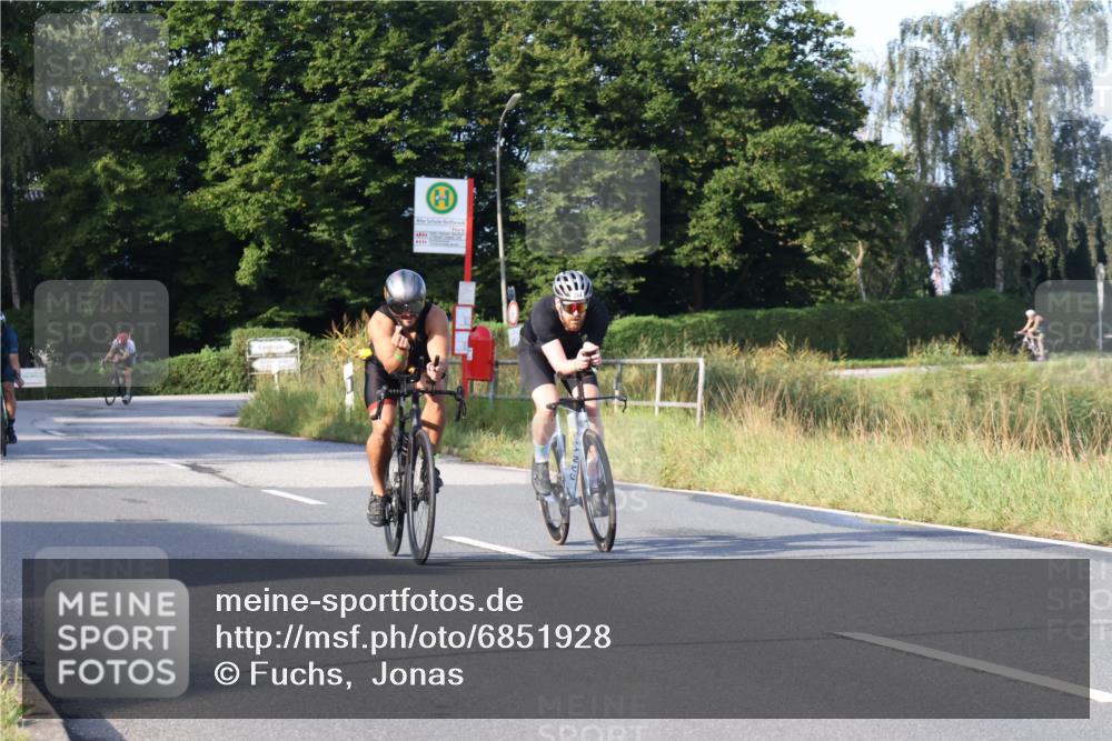 25.08.2024 - Elbe Triathlon Hamburg Fuchs,  Jonas http://msf.ph/oto/6851928 25.08.2024 09:15:29 Radfahren 146, 264, 312, 302 meine-sportfotos.de