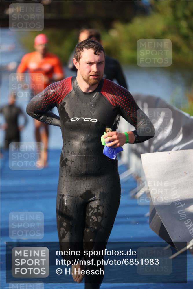 25.08.2024 - Elbe Triathlon Hamburg H.Heesch http://msf.ph/oto/6851983 25.08.2024 08:59:52 Schwimmen 209, 222, 274, 311 meine-sportfotos.de