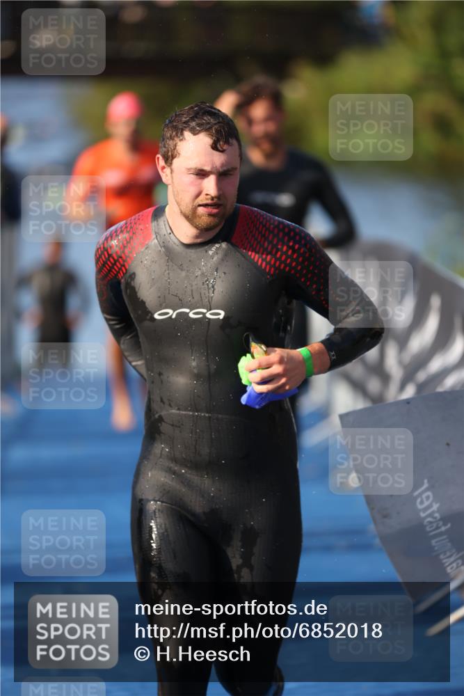 25.08.2024 - Elbe Triathlon Hamburg H.Heesch http://msf.ph/oto/6852018 25.08.2024 08:59:52 Schwimmen 209, 222, 274, 311 meine-sportfotos.de