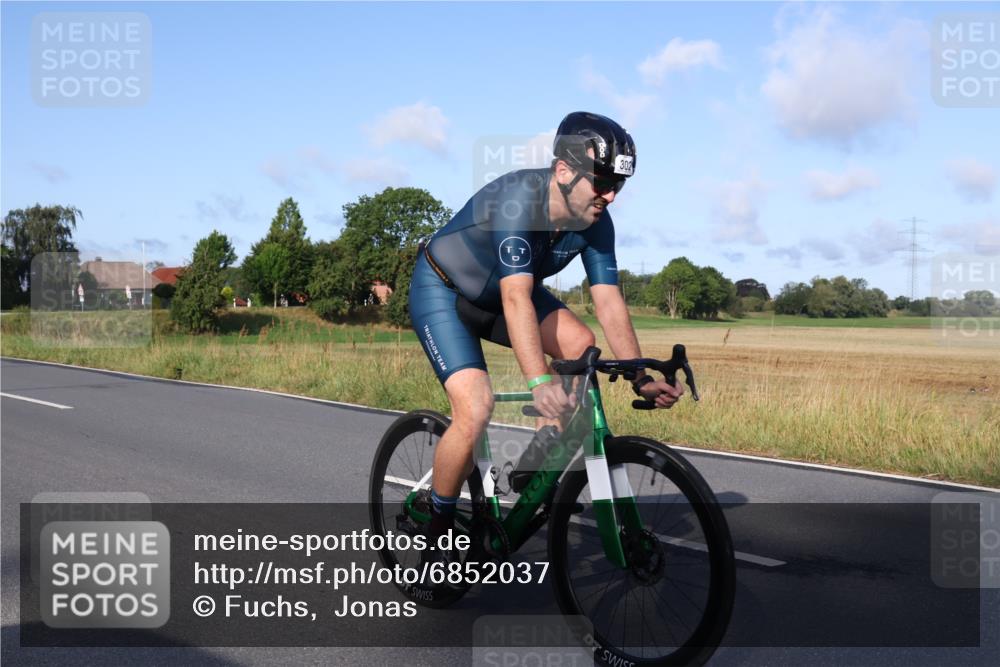 25.08.2024 - Elbe Triathlon Hamburg Fuchs,  Jonas http://msf.ph/oto/6852037 25.08.2024 09:15:33 Radfahren 264, 312, 302, 70, 88 meine-sportfotos.de
