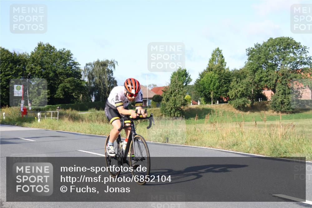 25.08.2024 - Elbe Triathlon Hamburg Fuchs,  Jonas http://msf.ph/oto/6852104 25.08.2024 09:15:37 Radfahren 302, 70, 88, 126 meine-sportfotos.de
