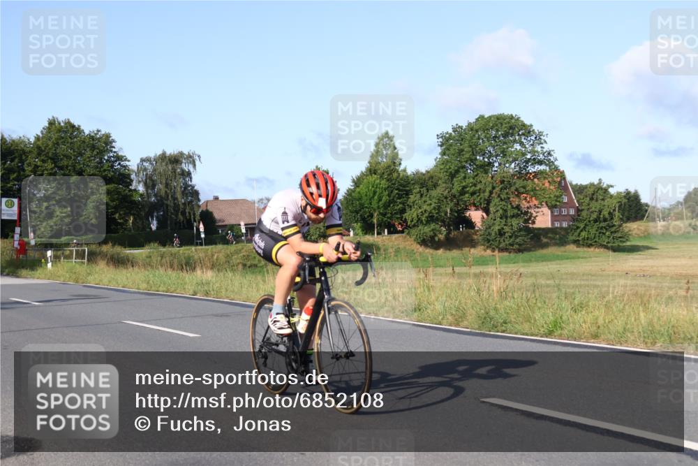 25.08.2024 - Elbe Triathlon Hamburg Fuchs,  Jonas http://msf.ph/oto/6852108 25.08.2024 09:15:37 Radfahren 302, 70, 88, 126 meine-sportfotos.de