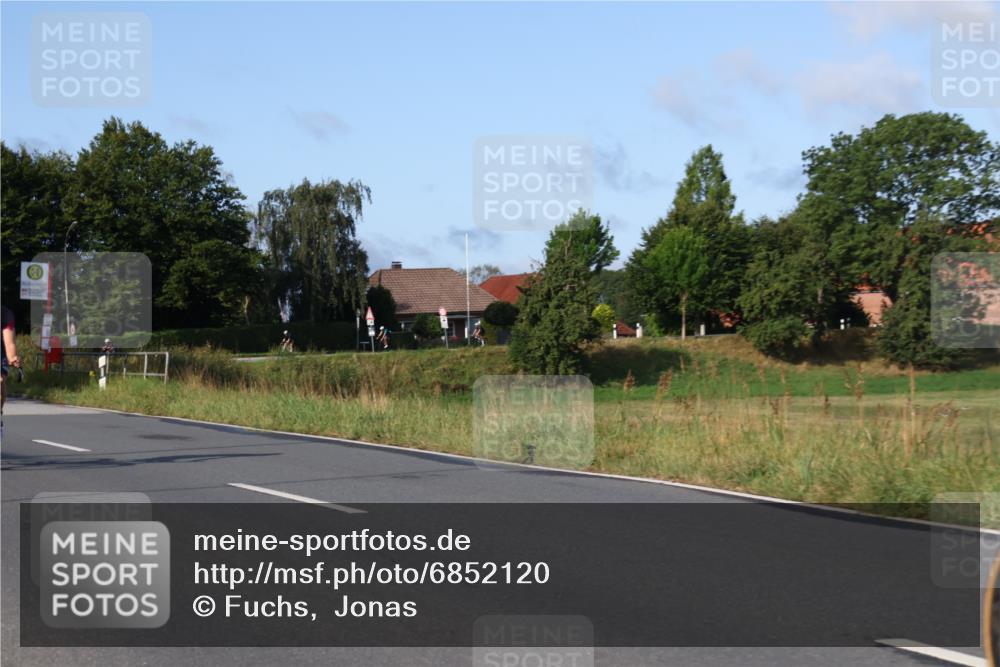 25.08.2024 - Elbe Triathlon Hamburg Fuchs,  Jonas http://msf.ph/oto/6852120 25.08.2024 09:15:37 Radfahren 302, 70, 88, 126 meine-sportfotos.de