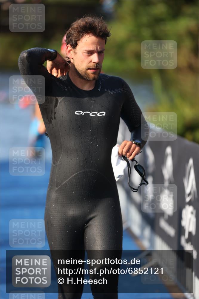 25.08.2024 - Elbe Triathlon Hamburg H.Heesch http://msf.ph/oto/6852121 25.08.2024 08:59:54 Schwimmen 209, 222, 274, 311 meine-sportfotos.de