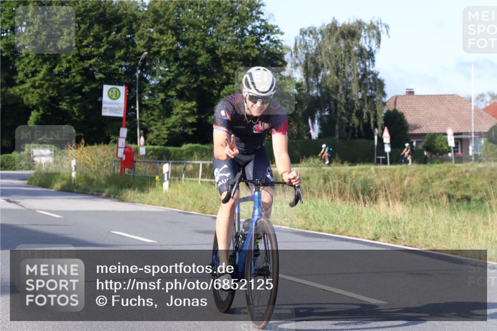 25.08.2024 - Elbe Triathlon Hamburg Fuchs,  Jonas http://msf.ph/oto/6852125 25.08.2024 09:15:38 Radfahren 302, 70, 88, 126 meine-sportfotos.de