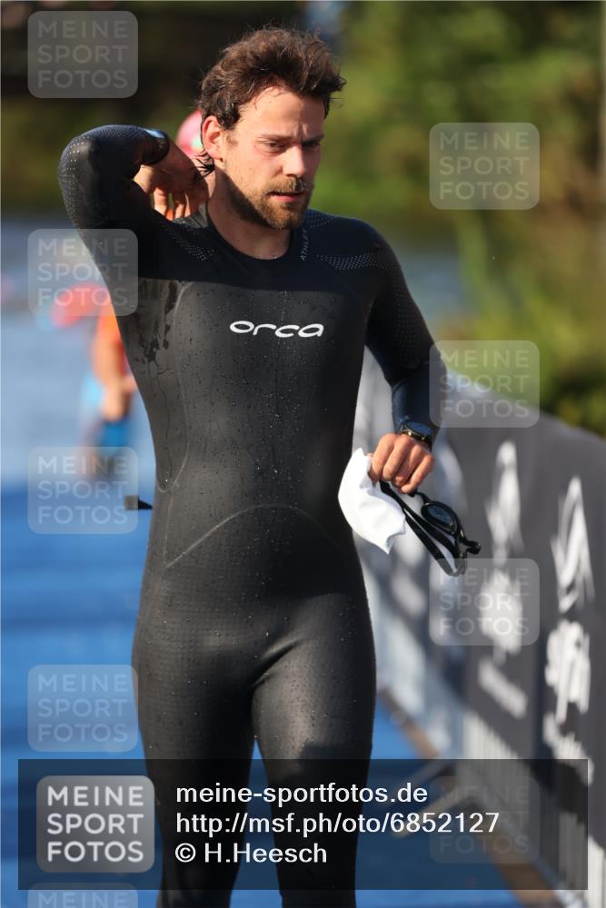 25.08.2024 - Elbe Triathlon Hamburg H.Heesch http://msf.ph/oto/6852127 25.08.2024 08:59:54 Schwimmen 209, 222, 274, 311 meine-sportfotos.de