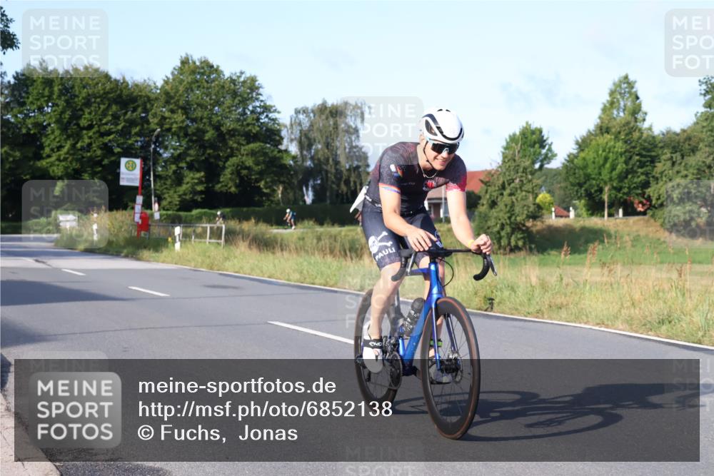 25.08.2024 - Elbe Triathlon Hamburg Fuchs,  Jonas http://msf.ph/oto/6852138 25.08.2024 09:15:38 Radfahren 302, 70, 88, 126 meine-sportfotos.de
