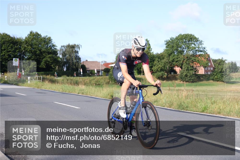 25.08.2024 - Elbe Triathlon Hamburg Fuchs,  Jonas http://msf.ph/oto/6852149 25.08.2024 09:15:38 Radfahren 302, 70, 88, 126 meine-sportfotos.de
