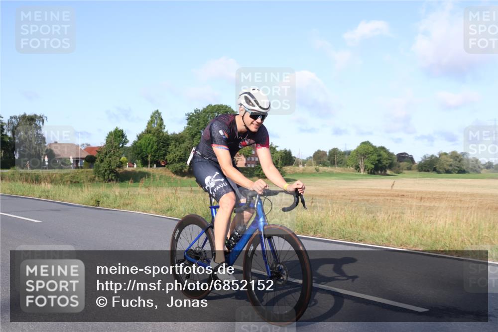 25.08.2024 - Elbe Triathlon Hamburg Fuchs,  Jonas http://msf.ph/oto/6852152 25.08.2024 09:15:39 Radfahren 70, 88, 126 meine-sportfotos.de