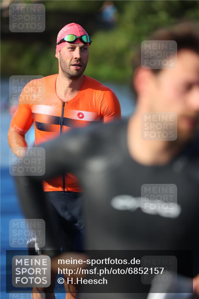 25.08.2024 - Elbe Triathlon Hamburg H.Heesch http://msf.ph/oto/6852157 25.08.2024 08:59:56 Schwimmen 209, 222, 311 meine-sportfotos.de