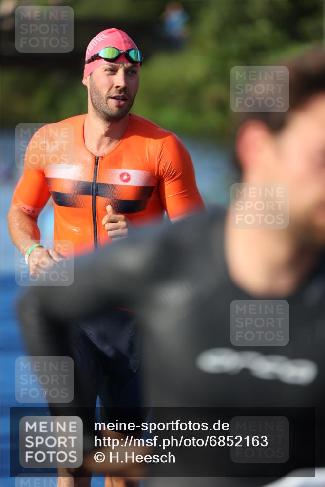 25.08.2024 - Elbe Triathlon Hamburg H.Heesch http://msf.ph/oto/6852163 25.08.2024 08:59:56 Schwimmen 209, 222, 311 meine-sportfotos.de
