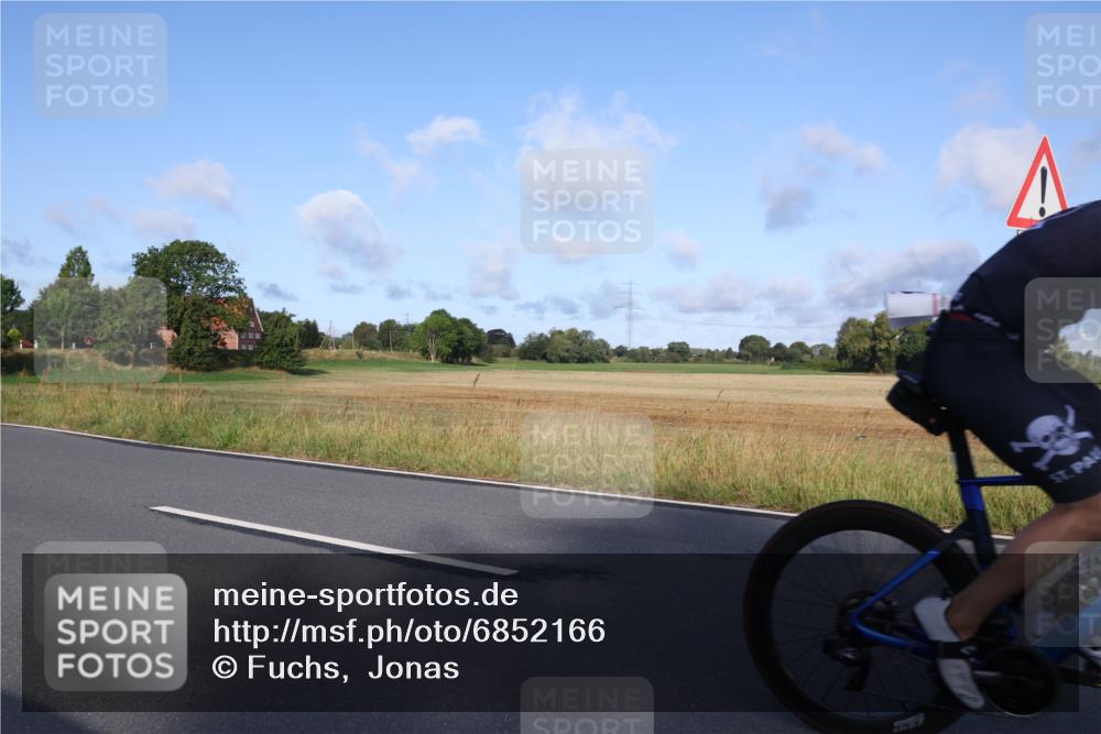 25.08.2024 - Elbe Triathlon Hamburg Fuchs,  Jonas http://msf.ph/oto/6852166 25.08.2024 09:15:39 Radfahren 70, 88, 126 meine-sportfotos.de