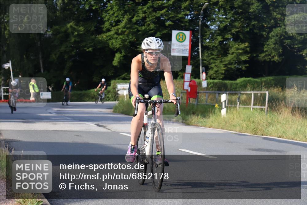 25.08.2024 - Elbe Triathlon Hamburg Fuchs,  Jonas http://msf.ph/oto/6852178 25.08.2024 09:15:42 Radfahren 70, 88, 126, 66 meine-sportfotos.de