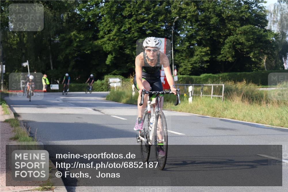 25.08.2024 - Elbe Triathlon Hamburg Fuchs,  Jonas http://msf.ph/oto/6852187 25.08.2024 09:15:42 Radfahren 70, 88, 126, 66 meine-sportfotos.de