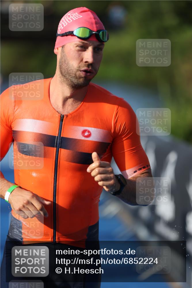 25.08.2024 - Elbe Triathlon Hamburg H.Heesch http://msf.ph/oto/6852224 25.08.2024 08:59:56 Schwimmen 209, 222, 311 meine-sportfotos.de