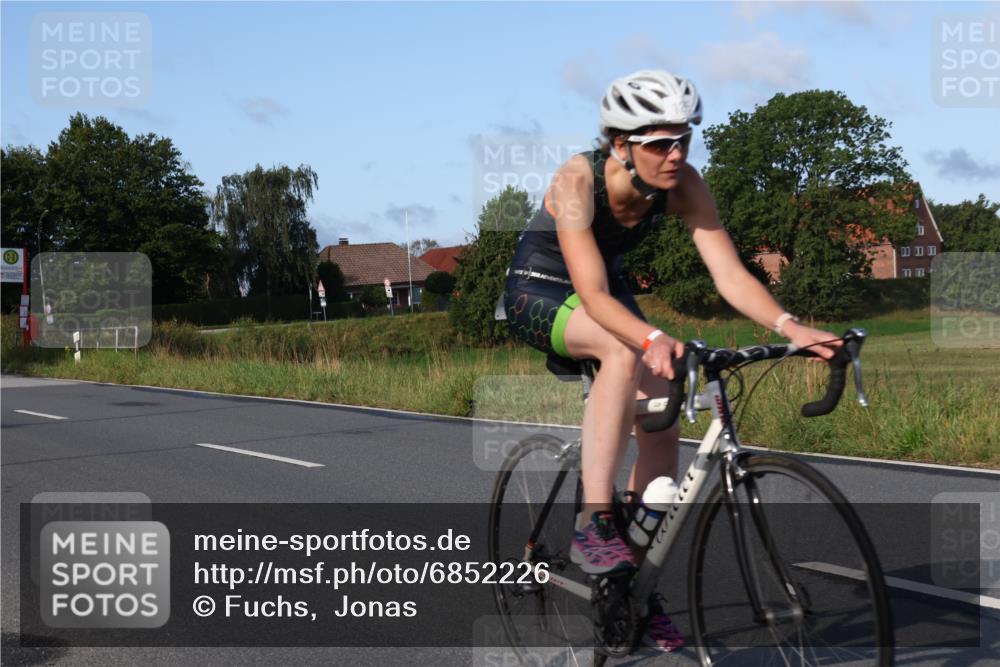 25.08.2024 - Elbe Triathlon Hamburg Fuchs,  Jonas http://msf.ph/oto/6852226 25.08.2024 09:15:43 Radfahren 88, 126, 66, 44, 223, 231 meine-sportfotos.de