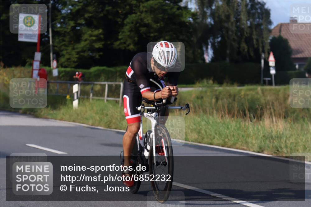 25.08.2024 - Elbe Triathlon Hamburg Fuchs,  Jonas http://msf.ph/oto/6852232 25.08.2024 09:15:46 Radfahren 126, 66, 44, 223, 231 meine-sportfotos.de