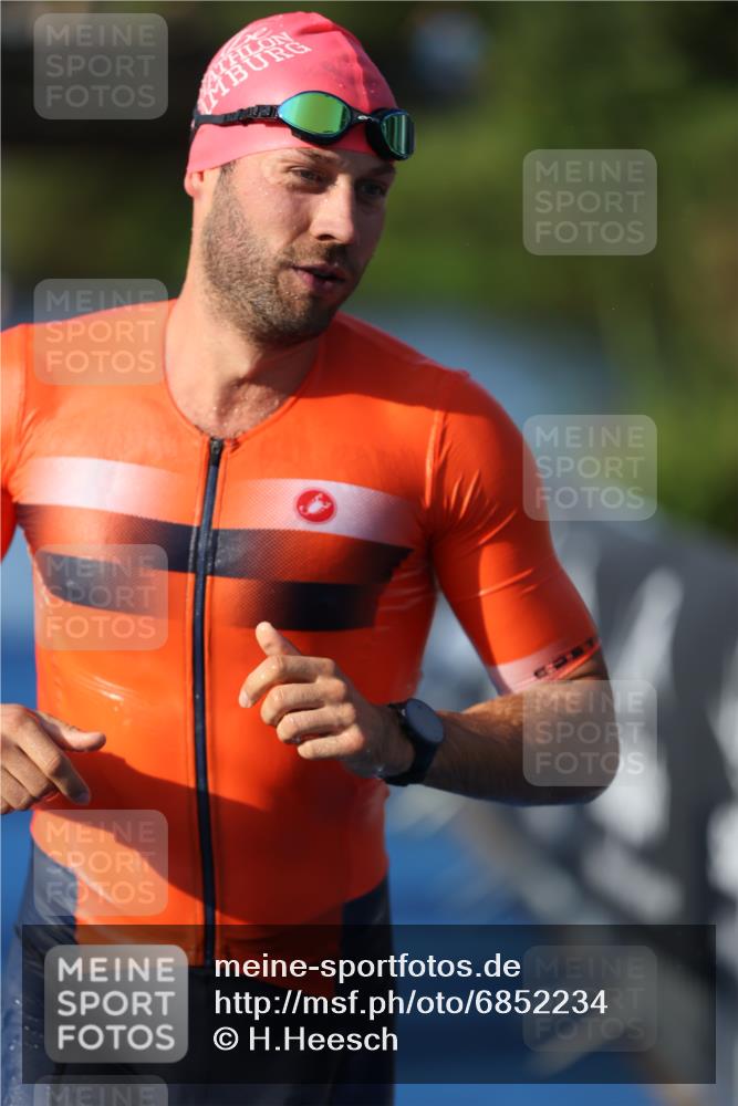 25.08.2024 - Elbe Triathlon Hamburg H.Heesch http://msf.ph/oto/6852234 25.08.2024 08:59:56 Schwimmen 209, 222, 311 meine-sportfotos.de