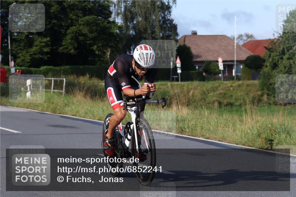 25.08.2024 - Elbe Triathlon Hamburg Fuchs,  Jonas http://msf.ph/oto/6852241 25.08.2024 09:15:46 Radfahren 126, 66, 44, 223, 231 meine-sportfotos.de