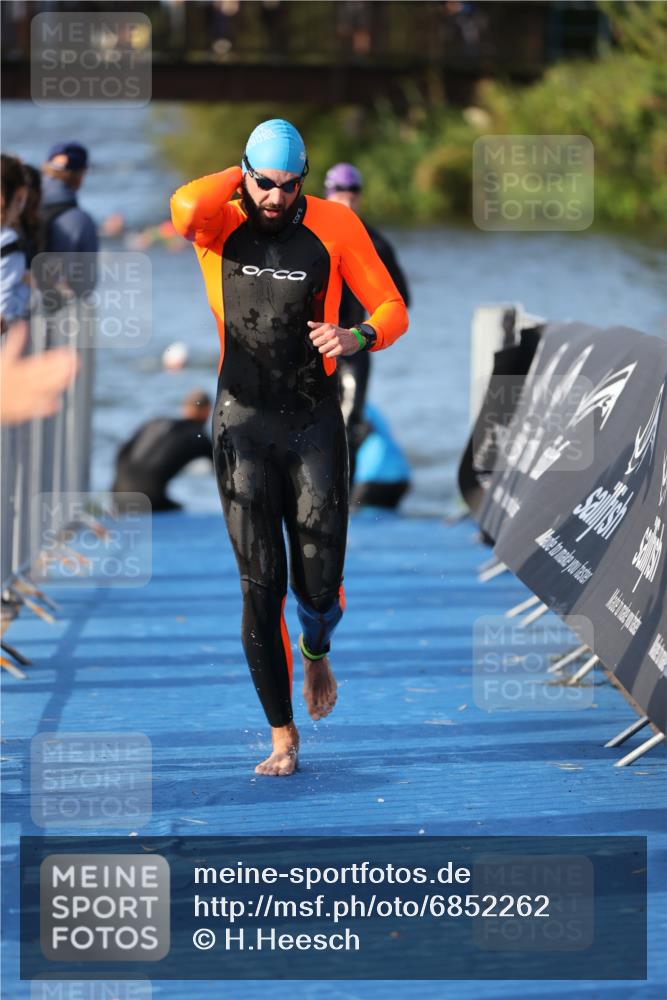 25.08.2024 - Elbe Triathlon Hamburg H.Heesch http://msf.ph/oto/6852262 25.08.2024 09:00:26 Schwimmen 230, 235, 248, 258 meine-sportfotos.de