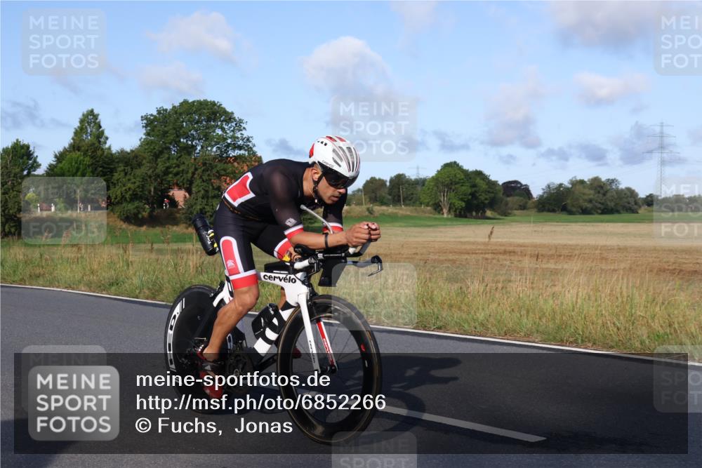 25.08.2024 - Elbe Triathlon Hamburg Fuchs,  Jonas http://msf.ph/oto/6852266 25.08.2024 09:15:47 Radfahren 126, 66, 44, 223, 231 meine-sportfotos.de