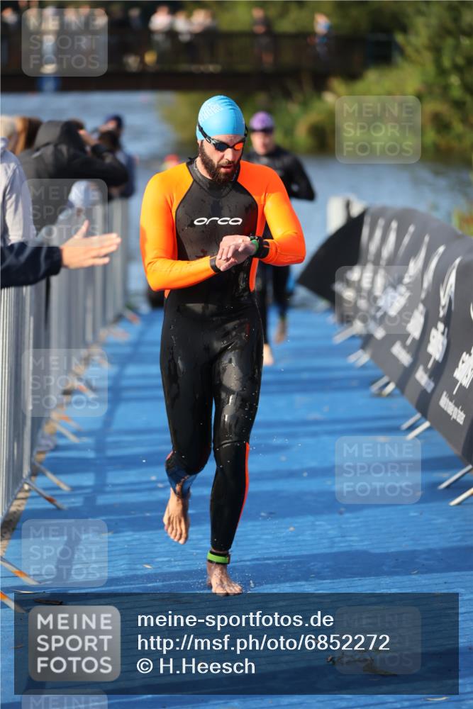 25.08.2024 - Elbe Triathlon Hamburg H.Heesch http://msf.ph/oto/6852272 25.08.2024 09:00:27 Schwimmen 230, 235, 248, 258 meine-sportfotos.de