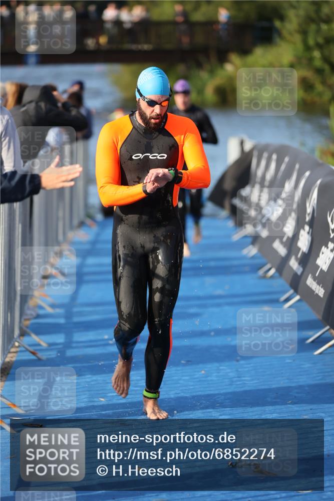 25.08.2024 - Elbe Triathlon Hamburg H.Heesch http://msf.ph/oto/6852274 25.08.2024 09:00:27 Schwimmen 230, 235, 248, 258 meine-sportfotos.de