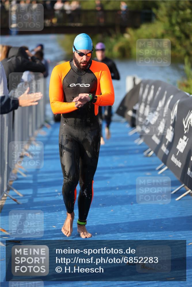 25.08.2024 - Elbe Triathlon Hamburg H.Heesch http://msf.ph/oto/6852283 25.08.2024 09:00:27 Schwimmen 230, 235, 248, 258 meine-sportfotos.de