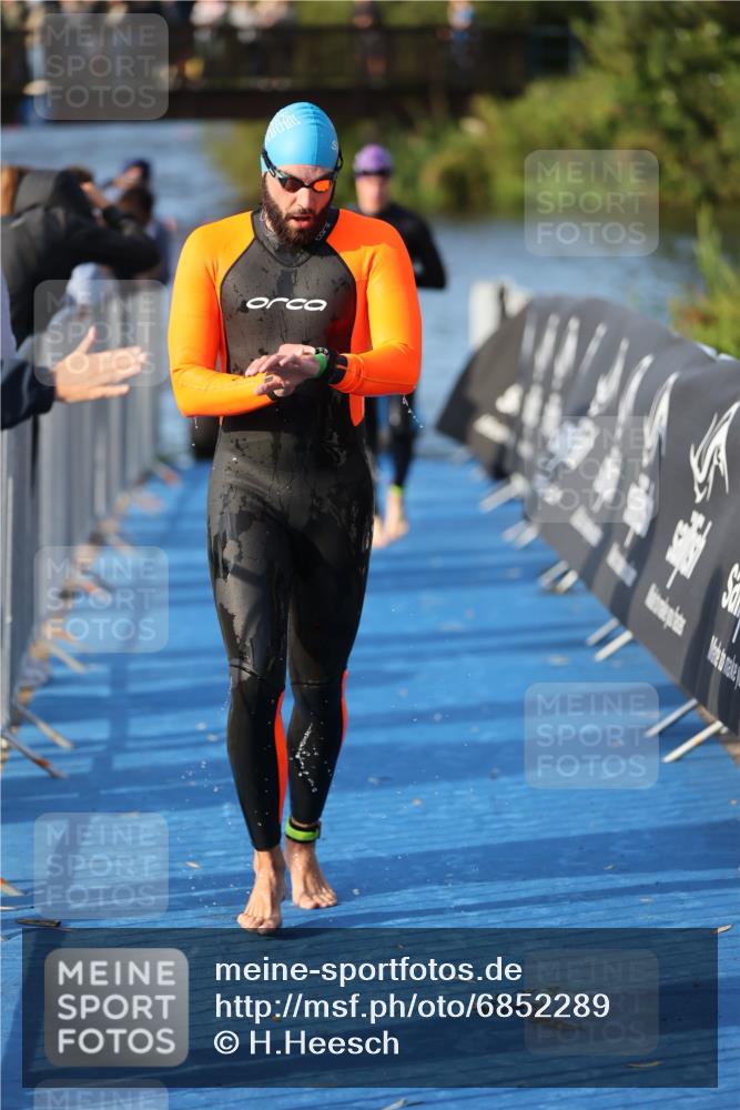 25.08.2024 - Elbe Triathlon Hamburg H.Heesch http://msf.ph/oto/6852289 25.08.2024 09:00:28 Schwimmen 230, 235, 248, 252, 258 meine-sportfotos.de