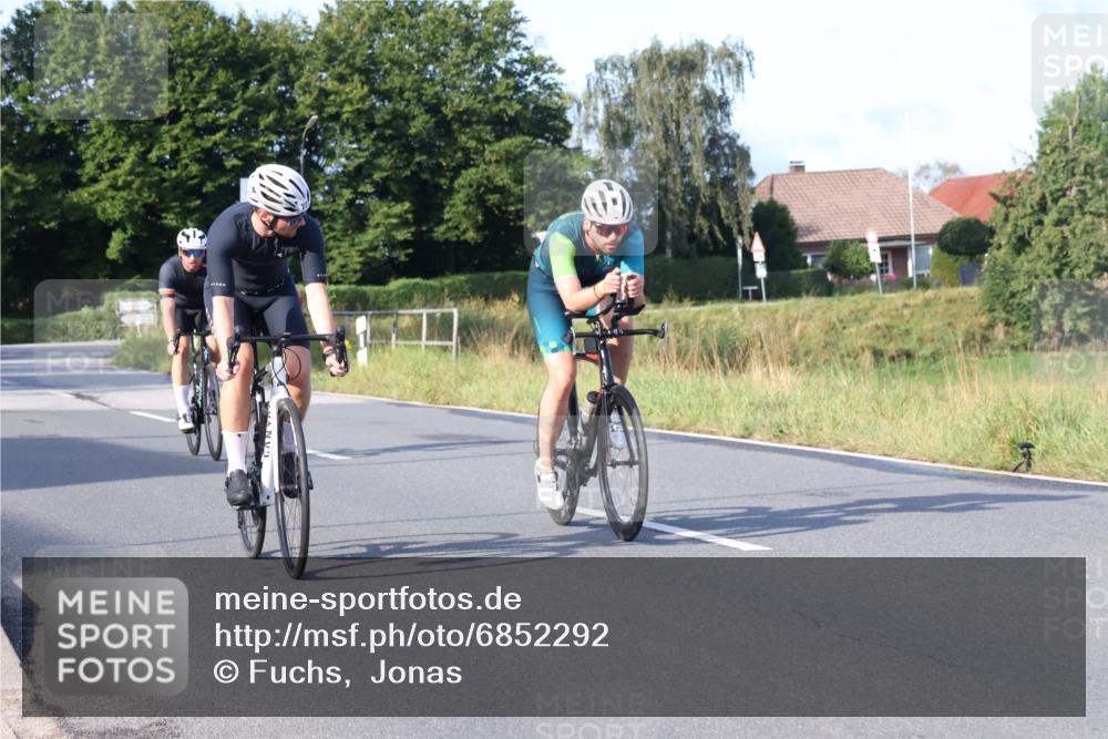 25.08.2024 - Elbe Triathlon Hamburg Fuchs,  Jonas http://msf.ph/oto/6852292 25.08.2024 09:15:49 Radfahren 66, 44, 223, 231, 82 meine-sportfotos.de