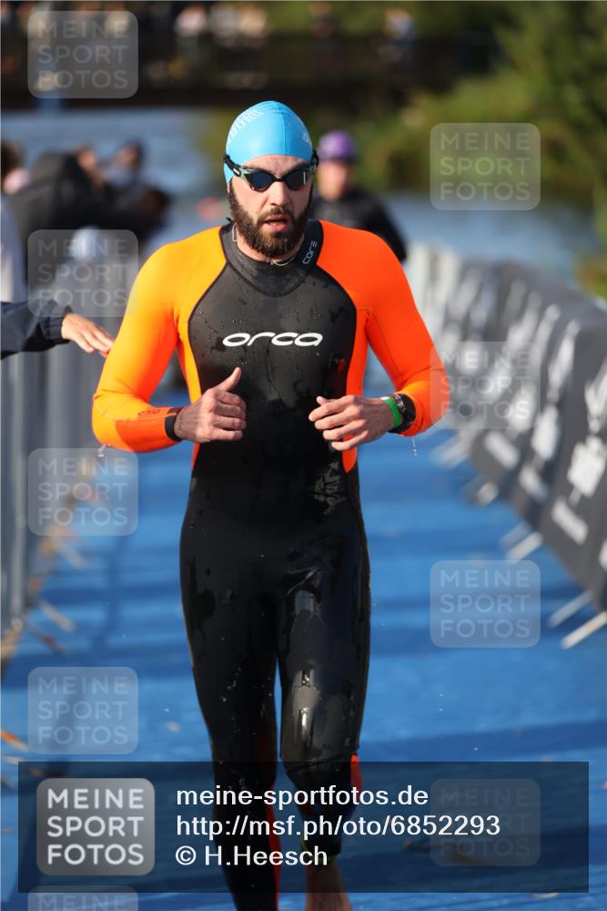 25.08.2024 - Elbe Triathlon Hamburg H.Heesch http://msf.ph/oto/6852293 25.08.2024 09:00:28 Schwimmen 230, 235, 248, 252, 258 meine-sportfotos.de