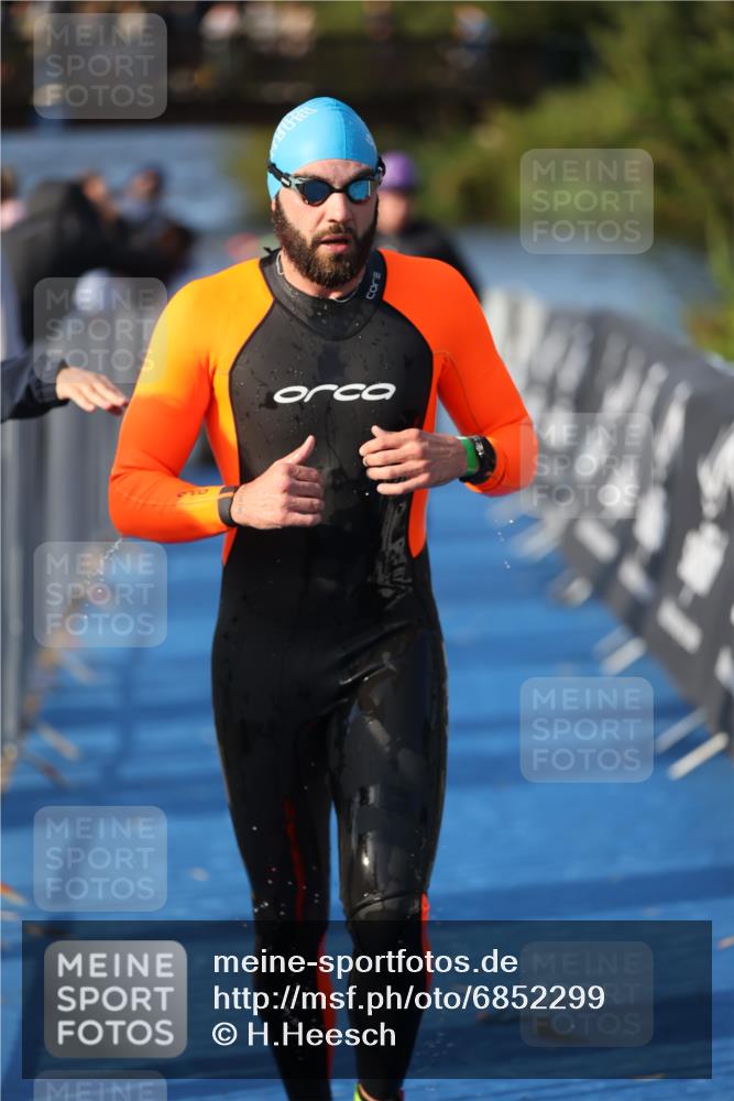 25.08.2024 - Elbe Triathlon Hamburg H.Heesch http://msf.ph/oto/6852299 25.08.2024 09:00:29 Schwimmen 230, 235, 248, 252, 258 meine-sportfotos.de