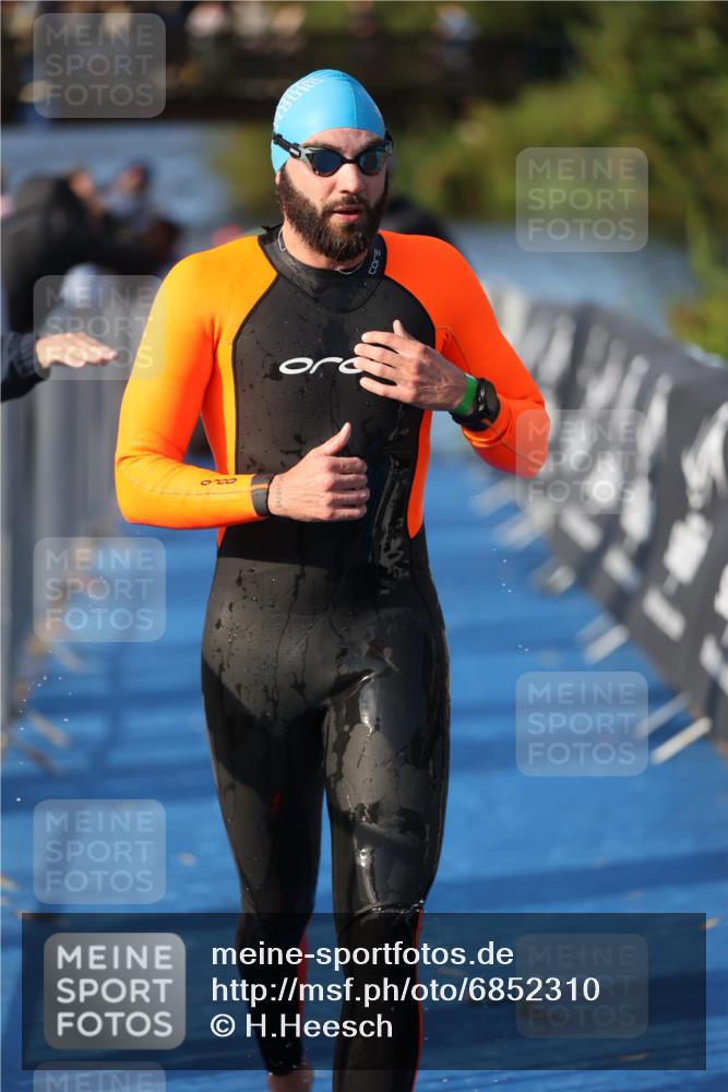 25.08.2024 - Elbe Triathlon Hamburg H.Heesch http://msf.ph/oto/6852310 25.08.2024 09:00:29 Schwimmen 230, 235, 248, 252, 258 meine-sportfotos.de