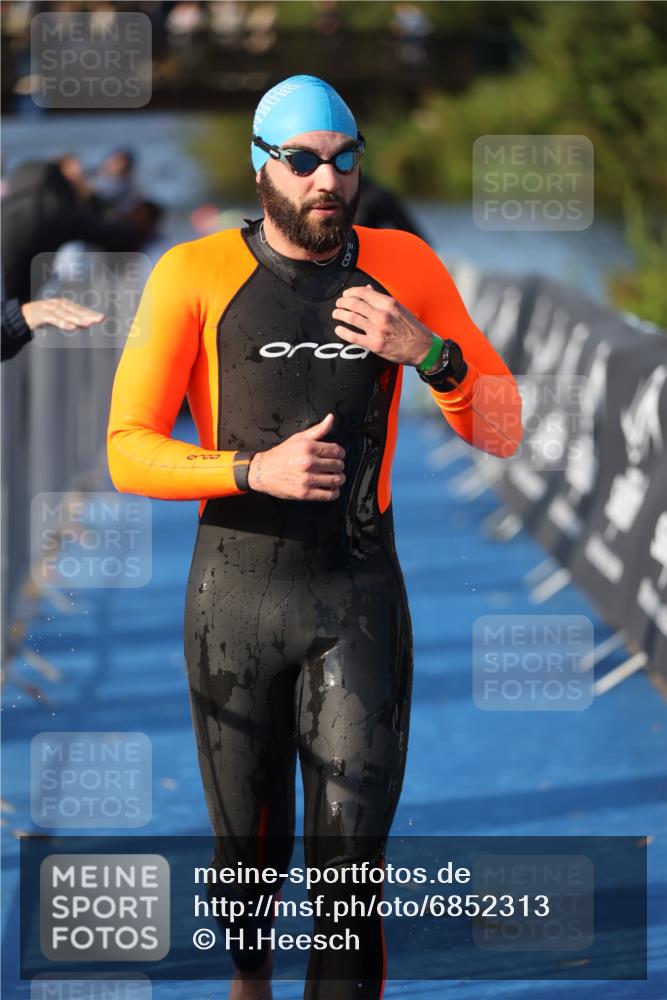 25.08.2024 - Elbe Triathlon Hamburg H.Heesch http://msf.ph/oto/6852313 25.08.2024 09:00:29 Schwimmen 230, 235, 248, 252, 258 meine-sportfotos.de