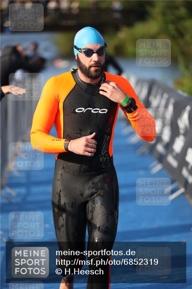 25.08.2024 - Elbe Triathlon Hamburg H.Heesch http://msf.ph/oto/6852319 25.08.2024 09:00:29 Schwimmen 230, 235, 248, 252, 258 meine-sportfotos.de