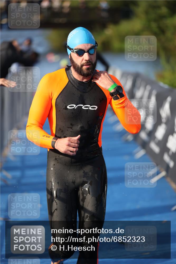 25.08.2024 - Elbe Triathlon Hamburg H.Heesch http://msf.ph/oto/6852323 25.08.2024 09:00:29 Schwimmen 230, 235, 248, 252, 258 meine-sportfotos.de