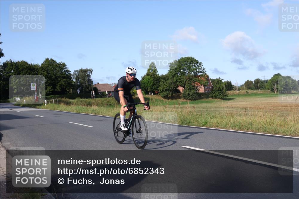 25.08.2024 - Elbe Triathlon Hamburg Fuchs,  Jonas http://msf.ph/oto/6852343 25.08.2024 09:15:50 Radfahren 66, 44, 223, 231, 82 meine-sportfotos.de