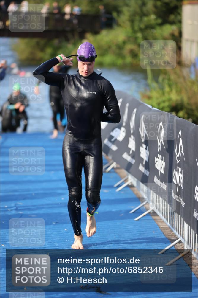 25.08.2024 - Elbe Triathlon Hamburg H.Heesch http://msf.ph/oto/6852346 25.08.2024 09:00:31 Schwimmen 230, 235, 248, 252, 258 meine-sportfotos.de