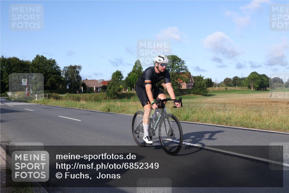 25.08.2024 - Elbe Triathlon Hamburg Fuchs,  Jonas http://msf.ph/oto/6852349 25.08.2024 09:15:50 Radfahren 66, 44, 223, 231, 82 meine-sportfotos.de