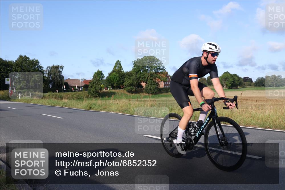 25.08.2024 - Elbe Triathlon Hamburg Fuchs,  Jonas http://msf.ph/oto/6852352 25.08.2024 09:15:50 Radfahren 66, 44, 223, 231, 82 meine-sportfotos.de