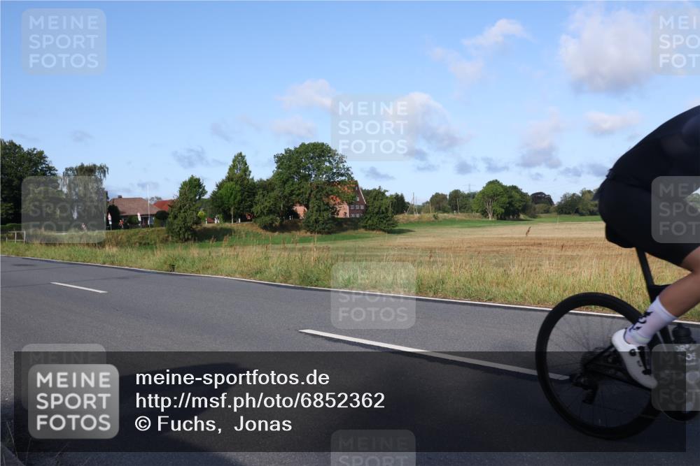 25.08.2024 - Elbe Triathlon Hamburg Fuchs,  Jonas http://msf.ph/oto/6852362 25.08.2024 09:15:51 Radfahren 66, 44, 223, 231, 82 meine-sportfotos.de