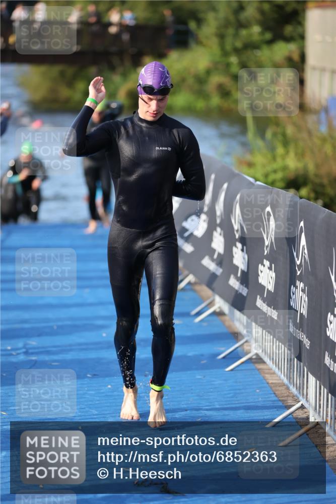 25.08.2024 - Elbe Triathlon Hamburg H.Heesch http://msf.ph/oto/6852363 25.08.2024 09:00:31 Schwimmen 230, 235, 248, 252, 258 meine-sportfotos.de
