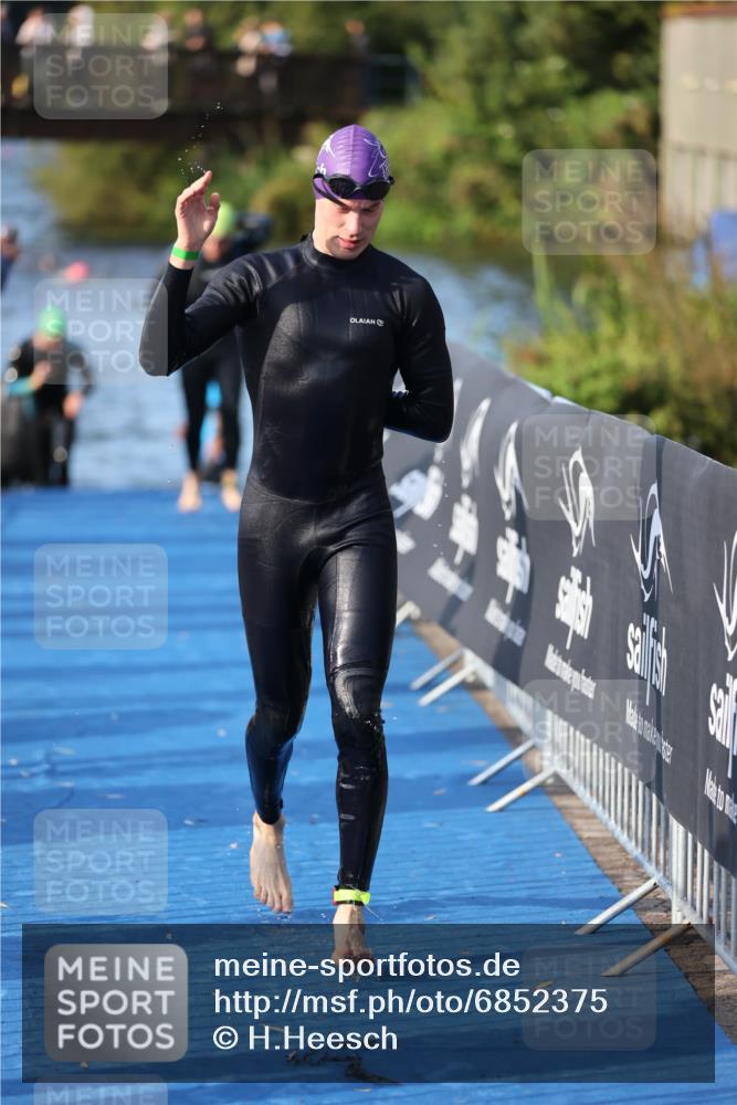 25.08.2024 - Elbe Triathlon Hamburg H.Heesch http://msf.ph/oto/6852375 25.08.2024 09:00:31 Schwimmen 230, 235, 248, 252, 258 meine-sportfotos.de