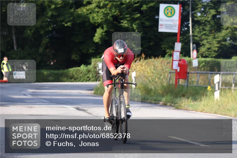 25.08.2024 - Elbe Triathlon Hamburg Fuchs,  Jonas http://msf.ph/oto/6852378 25.08.2024 09:15:53 Radfahren 44, 223, 231, 82 meine-sportfotos.de