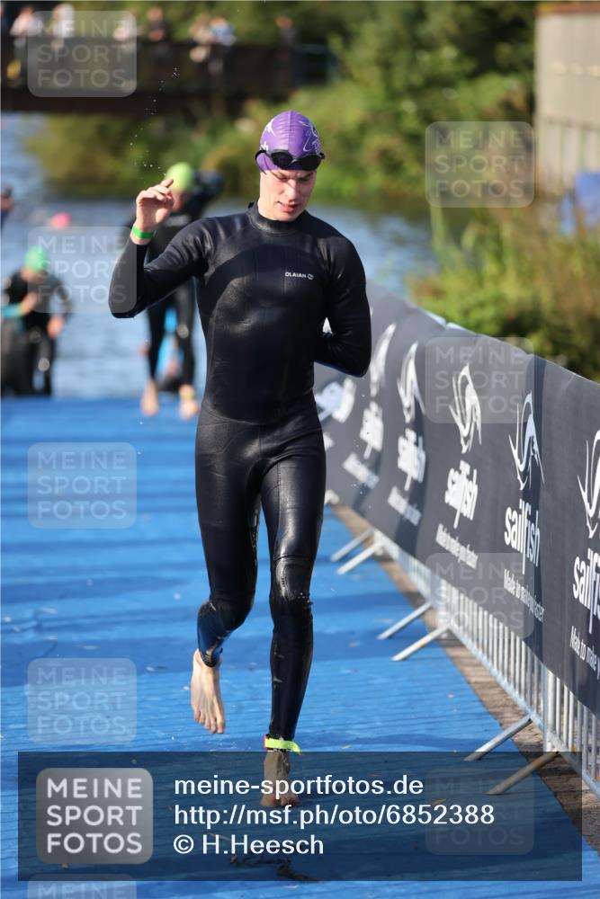 25.08.2024 - Elbe Triathlon Hamburg H.Heesch http://msf.ph/oto/6852388 25.08.2024 09:00:31 Schwimmen 230, 235, 248, 252, 258 meine-sportfotos.de
