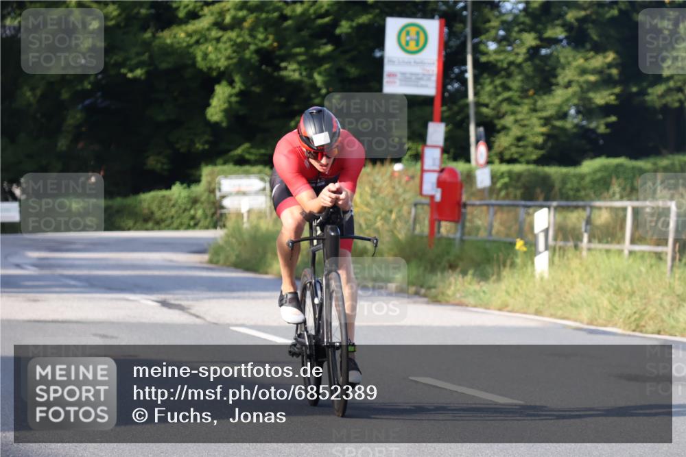 25.08.2024 - Elbe Triathlon Hamburg Fuchs,  Jonas http://msf.ph/oto/6852389 25.08.2024 09:15:54 Radfahren 44, 223, 231, 82, 68 meine-sportfotos.de